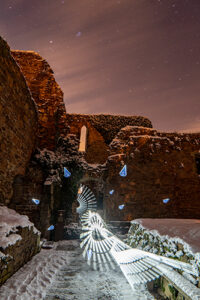 Lightpainting weiß in alter Klosterruine bei Meißen im Schnee