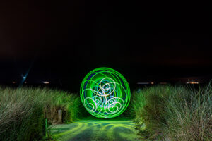 grüner Lightpainting Spiralorb am Strand von Prora/Binz auf der Insel Rügen