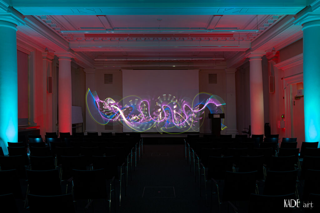 Ein kleines Freestylebild auf der Bühne im Vortragssaal der bibliotheca albertina in Leipzig